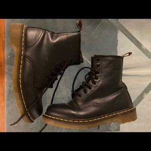 “Like New” Midnight Blue Doc Martens